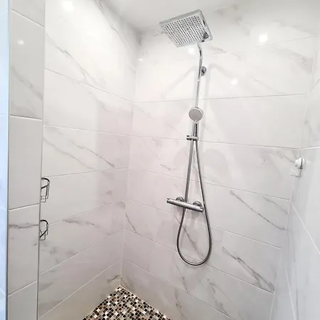 Maison Pres D'aurillac - Monts Du Cantal 別荘